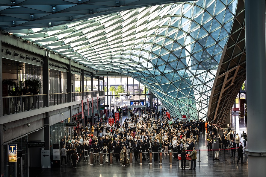 为什么这么多专业观众选择参观意大利米兰家具展？